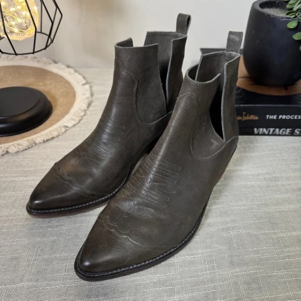 Anthropologie Gee Wawa Leather Ankle Boot Size 7.5